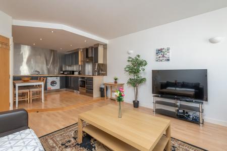 2 bedroom Flat to let in 15 South Parade, Leeds, LS1