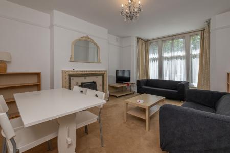2 bedroom Flat to let in 28 Street Lane, Roundhay, Leeds, LS8
