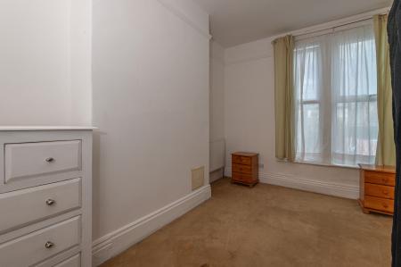 2 bedroom Flat to let in 28 Street Lane, Roundhay, Leeds, LS8