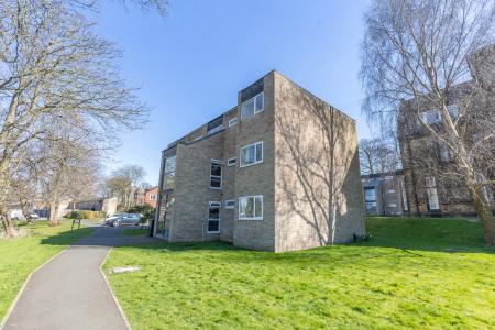 2 bedroom Flat to let in Wood Close, Wood Lane, Chapel Allerton, Leeds, LS7