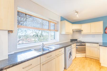 2 bedroom Flat to let in Wood Close, Wood Lane, Chapel Allerton, Leeds, LS7