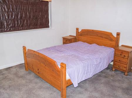 2 bedroom Flat to let in Gledhow Wood Close, Leeds, LS8