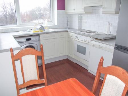 2 bedroom Flat to let in Gledhow Wood Close, Leeds, LS8