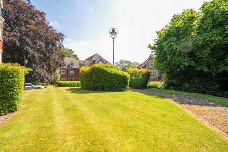 2 bedroom Flat for sale in Willow House, Chapel Allerton, Leeds, LS7