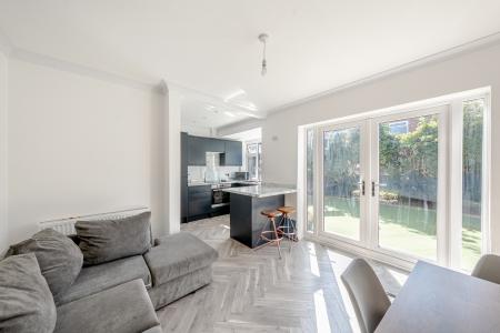 5 bedroom Semi-detached house for sale in Grange Park Rise, Roundhay, Leeds, LS8