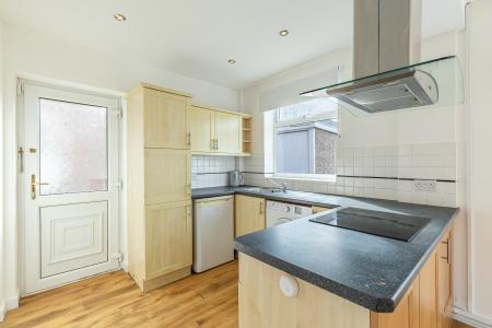 3 bedroom Semi-detached house to let in Sandway, Cross Gates, Leeds, LS15