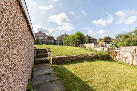 3 bedroom Semi-detached house to let in Sandway, Cross Gates, Leeds, LS15