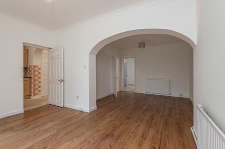 3 bedroom Semi-detached house to let in The Avenue, Alwoodley, Leeds, LS17