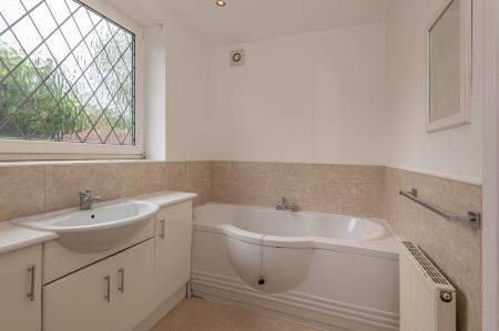 3 bedroom Semi-detached house to let in The Avenue, Alwoodley, Leeds, LS17