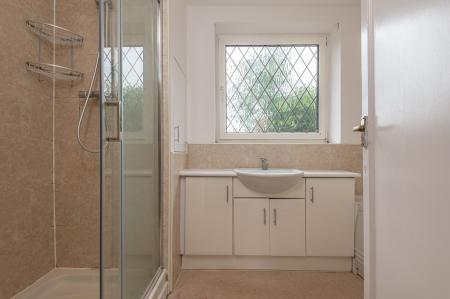 3 bedroom Semi-detached house to let in The Avenue, Alwoodley, Leeds, LS17