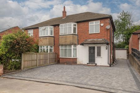 3 bedroom Semi-detached house to let in The Avenue, Alwoodley, Leeds, LS17