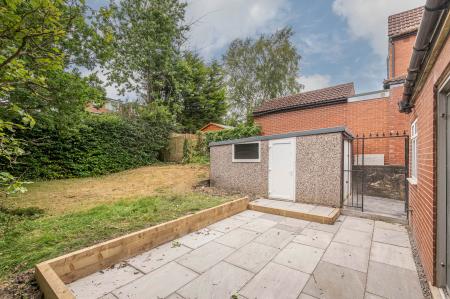 3 bedroom Semi-detached house to let in The Avenue, Alwoodley, Leeds, LS17
