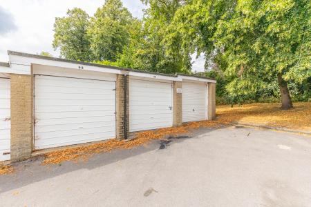 3 bedroom Terraced House for sale in Park Edge Close, Roundhay, Leeds, LS8