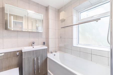3 bedroom Terraced House for sale in Park Edge Close, Roundhay, Leeds, LS8