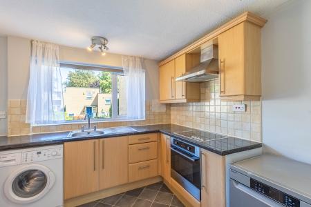 3 bedroom Terraced House for sale in Park Edge Close, Roundhay, Leeds, LS8