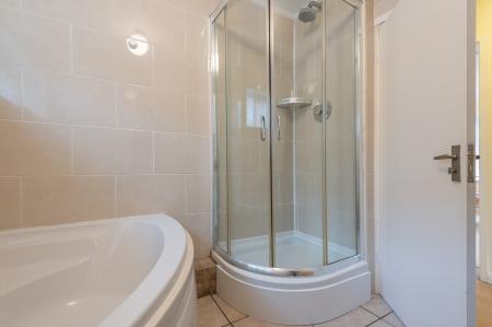 2 bedroom Flat to let in Valley Court, Allerton Grange Vale, Moortown, Leeds, LS17