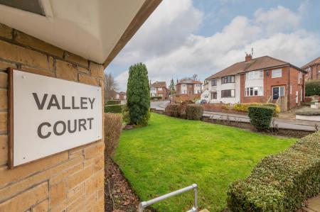 2 bedroom Flat to let in Valley Court, Allerton Grange Vale, Moortown, Leeds, LS17
