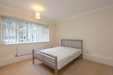 2 bedroom Flat to let in Valley Court, Allerton Grange Vale, Moortown, Leeds, LS17