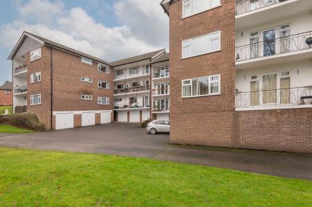 2 bedroom Flat to let in Valley Court, Allerton Grange Vale, Moortown, Leeds, LS17