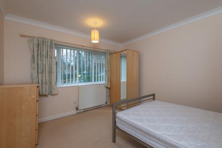 2 bedroom Flat to let in Valley Court, Allerton Grange Vale, Moortown, Leeds, LS17