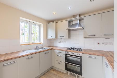3 bedroom Town house to let in Brandon Close, Shadwell, Leeds, LS17
