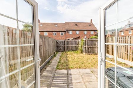3 bedroom Town house to let in Brandon Close, Shadwell, Leeds, LS17