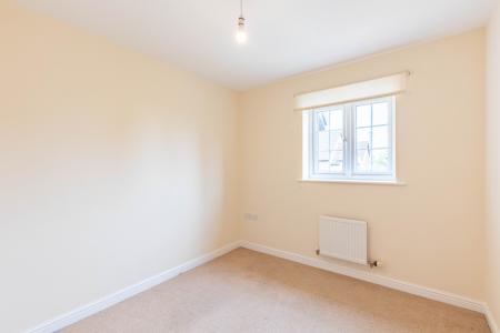 3 bedroom Town house to let in Brandon Close, Shadwell, Leeds, LS17