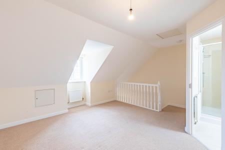 3 bedroom Town house to let in Brandon Close, Shadwell, Leeds, LS17