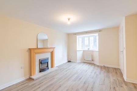 3 bedroom Town house to let in Brandon Close, Shadwell, Leeds, LS17