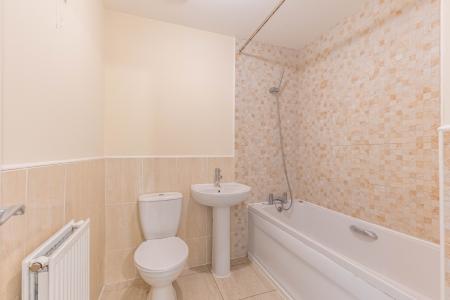 3 bedroom Town house to let in Brandon Close, Shadwell, Leeds, LS17