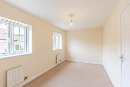 3 bedroom Town house to let in Brandon Close, Shadwell, Leeds, LS17