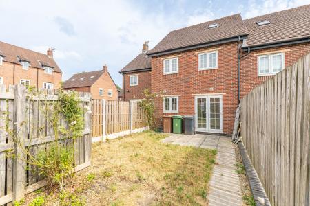 3 bedroom Town house to let in Brandon Close, Shadwell, Leeds, LS17