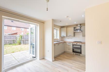 3 bedroom Town house to let in Brandon Close, Shadwell, Leeds, LS17