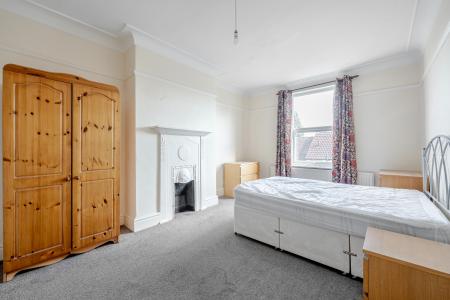 5 bedroom Terraced House for sale in Potternewton Lane, Chapel Allerton, Leeds, LS7