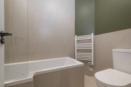 2 bedroom Flat to let in St Thomas House, St Thomas Row, Leeds, LS2