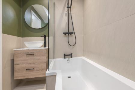 2 bedroom Flat to let in St Thomas House, St Thomas Row, Leeds, LS2