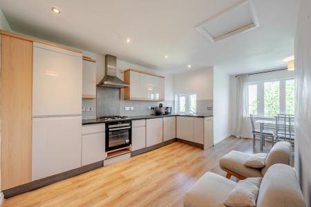 2 bedroom Flat to let in Harrowby Road, West Park, Leeds, LS16