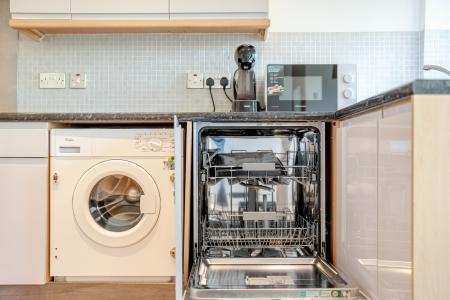2 bedroom Flat to let in Harrowby Road, West Park, Leeds, LS16