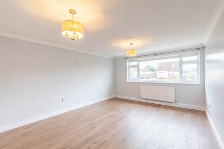 2 bedroom Flat to let in Gosnay House, Bideford Avenue, Roundhay, Leeds, LS8