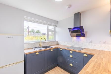 2 bedroom Flat to let in Gosnay House, Bideford Avenue, Roundhay, Leeds, LS8