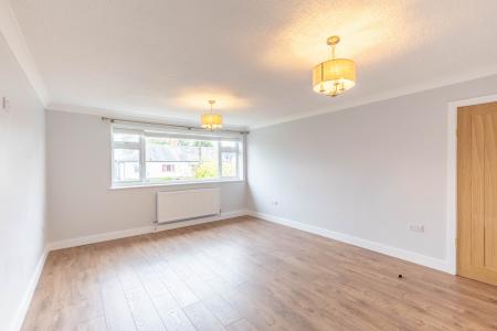 2 bedroom Flat to let in Gosnay House, Bideford Avenue, Roundhay, Leeds, LS8