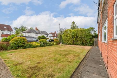 2 bedroom Flat to let in Gosnay House, Bideford Avenue, Roundhay, Leeds, LS8