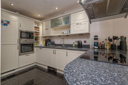 2 bedroom Flat to let in Aragon Court, 252 Stainbeck Lane, Leeds, LS7