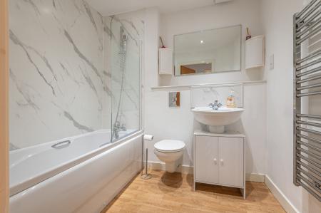 2 bedroom Flat to let in Bouverie Court, Leeds, LS9