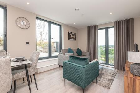 2 bedroom Flat to let in Springwell Gardens, Whitehall Road, Leeds, LS12