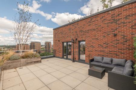2 bedroom Flat to let in Springwell Gardens, Whitehall Road, Leeds, LS12