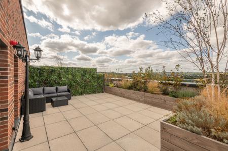 2 bedroom Flat to let in Springwell Gardens, Whitehall Road, Leeds, LS12