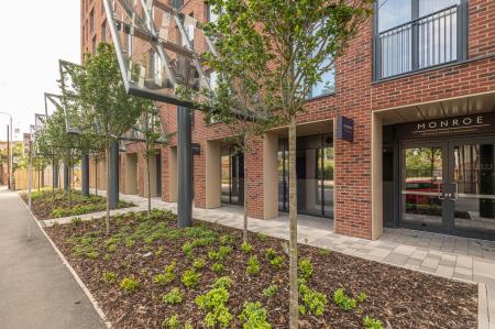 2 bedroom Flat to let in Springwell Gardens, Whitehall Road, Leeds, LS12