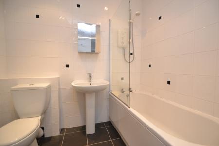 2 bedroom Flat to let in Hillside Court, Hawkhills, Chapel Allerton, Leeds, LS7