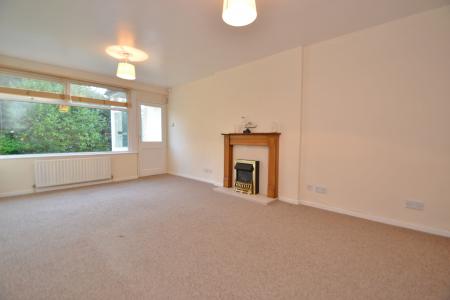 2 bedroom Flat to let in Hillside Court, Hawkhills, Chapel Allerton, Leeds, LS7